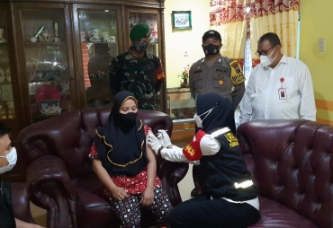 Polres Batubara-TNI dan Dinkes Gelar Vaksinasi Door to Door di Empat Negeri