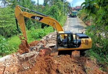Jalan Hibrida 13 Longsor Pemkot Langsung Turun Tangan