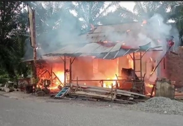 Satu Unit Rumah di Sei Bejangkar Ludes Dilalap Si Jago Merah 