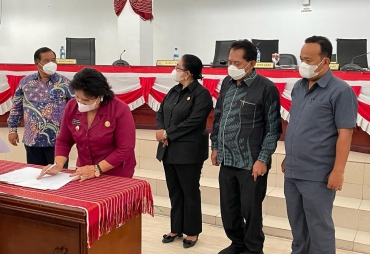 Bupat Karo Bersama Pimpinan DPRD Tandatangani KUA PPAS APBD Tahun 2022