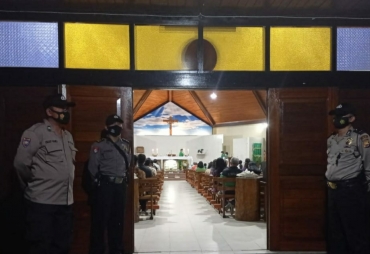 Jaga Warga Ibadah di Gereja, Polisi Imbau Prokes Covid-19
