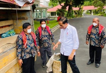 Presiden Jokowi Sambut Perwakilan Warga Liang Melas Datas di Istana Negara