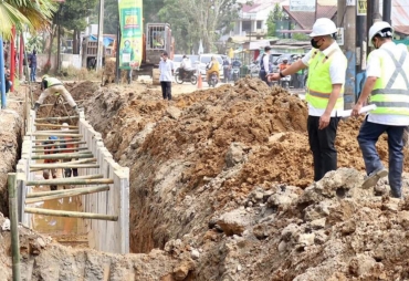 Walikota Medan Pantau Pemasangan u-ditch