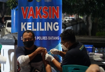 Vaksinasi Malam Sasar Warga yang Kerja Siang Hari