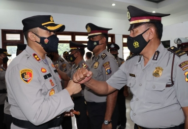 Kapolres Tanah Karo Pimpin Upacara Kenaikan Pangkat