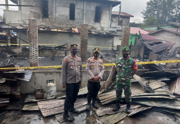 Si Jago Merah Mengamuk 4 Unit Rumah Terbakar