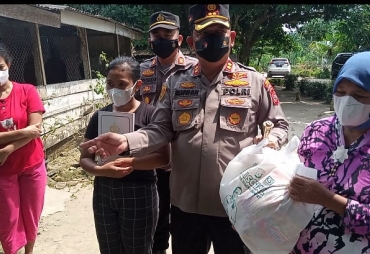 Putus Sekolah Karena Ibu Depresi Kapolres Batubara Beri Semangat Amel