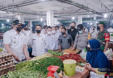 Bobby Peringatkan PT Gunung Karya Kencana Sentosa Selaku Pengelola Pasar