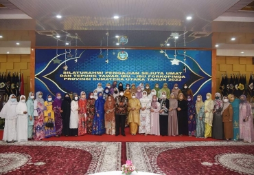 Ketua TP PKK Bersama Ketua IKA DPRD Sumut Hadiri Silaturahmi Pengajian Sejuta Umat