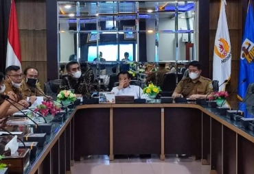 Wabup Karo Hadiri Rakor Pembangunan Sport Center