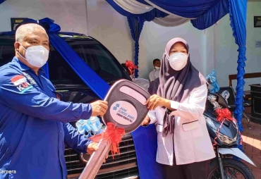 Kasmawati Pemenang Grand Prize Innova Reborn Tabungan Pesirah BSB Pendopo 