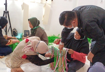 Tingkatkan Perekonomian Diskop dan UKM PALI Gelar Pelatihan Kerajinan Anyaman