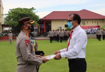 Kapolresta Deli Serdang Berikan Reward Kepada Personil Berprestasi dan Berdedikasi Baik