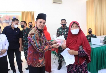 Wabup Labuhanbatu Salurkan 4000 BTPKLW