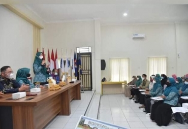 Maya Indriasari Zahir membuka pelatihan PHBS (Foto : KominfoBB)