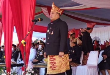 Bupati Erwin Saat Memimpin Upacara Peringatan HUT Seluma (Foto : Ist)