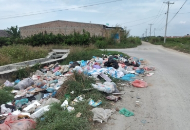 Lokasi sampah yang menumpuk di Jalan Terminal, Kecamatan Tanjung Tiram (foto/Zulfauzan)