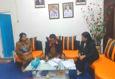 Kepala SMKN 1 Merdeka Sambut Kunjungan Pengawas Pendidikan Agama Kristen