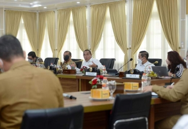 Edy Rahmayadi saat memimpin Rapat Ekspose Progress Proyek KPBU Rusunawa KEK Sei Mangkei di Aula Tengku Rizal Nurdin, Rumah Dinas Gubernur