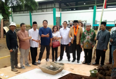 Foto Bersama Pengurus DPW CIC Provinsi Bengkulu Bersama Pengurus Ponpes Usai Peletakan Batu Pertama Mushola (Foto : Agung)