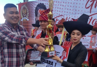 Pembagian Piala dan Hadiah Bagi Para Juara (Foto : Rekro)