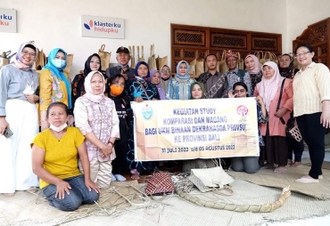 Sebanyak tujuh orang pengrajin binaan Dewan Kerajinan Nasional Daerah (Dekranasda) Sumatera Utara (Sumut) mengikuti studi komparasi dan magang (study tour) di Bali