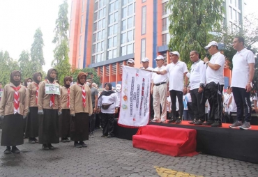 Gubsu Lepas Ribuan Peserta Gerak Jalan dan Jalan Santai