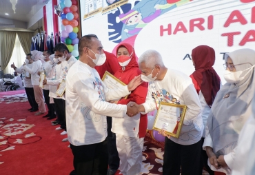 Bupati Asahan Terima Penghargan Kabupaten Layak Anak