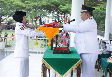 Wabup Asahan Jadi Inspektur Upacara Penurunan Bendera Merah Putih HUT ke-77  RI