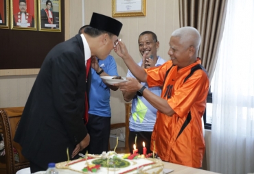 Bupati Asahan H. Surya, BSc, Wakil Bupati Asahan Taufik Zainal Abidin, S.Sos, MSi dan Forkopimda Sambangi Kantor Pengadilan Negeri Kisaran, untuk memberikan ucapan HUT ke 77 Mahkamah Agung RI