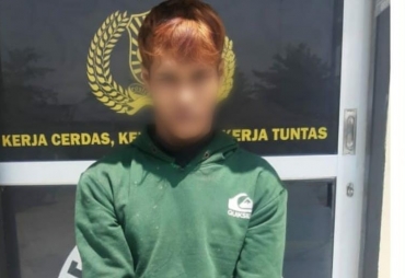 Pria berinisial RF (26) Pelaku pencurian rumah ditangkap Polsek Labuhan Ruku (foto: istimewa)