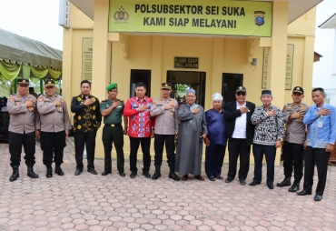 Kapolres Batu Bara AKBP Jose DC Fernandes saat foto bersama dengan Pemerintahan Kecamatan serta Tokoh Masyarakat.(foto/ istimewa)