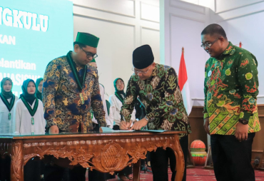Gubernur Rohidin, usai menghadiri Pelantikan Pengurus Himpunan Mahasiswa Islam (HMI) Cabang Bengkulu periode 2022-2023, di Balai Raya Semarak Bengkulu, Minggu (11/9).
