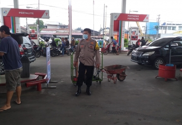 Pastikan Pengisian BBM Berjalan Lancar, Polsek Tanjung Laksanakan Pengamanan  