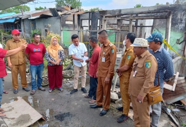 Kadin Batu Bara Beri Bantuan Kepada Korban Kebakaran di Tanjung Tiram