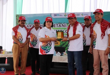 Bupati Karo Hadiri Panen Raya Kentang Demplot Pupuk Phosgreen dan ZA Plus