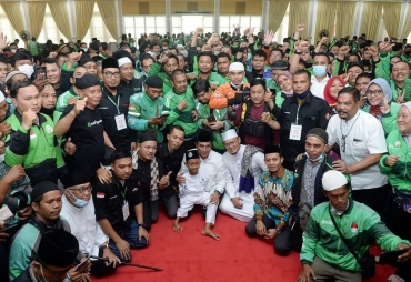 Gubernur Sumatera Utara (Gubsu) Edy Rahmayadi kembali mengundang ratusan driver ojek online (Ojol) mengikuti Tabligh Akbar dan Doa Bersama
