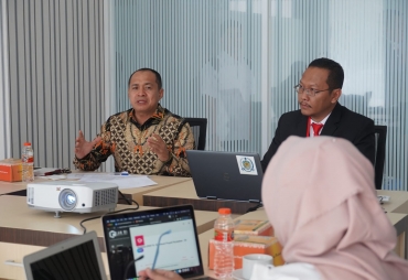 Bupati Batu Bara Ir Zahir saat mementori 8 pejabat di lingkungan Pemkab Batu Bara (foto:KominfoBB)