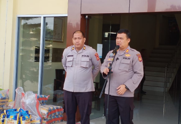Kapolres Bagikan Bansos Ke Wartawan Group Rillis Polres PALI