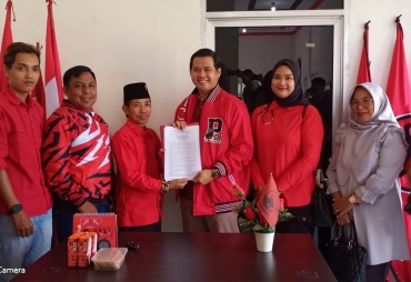 Maju Pilkada 2024, Ferdian Ambil Formulir Penjaringan Bakal Calon Bupati