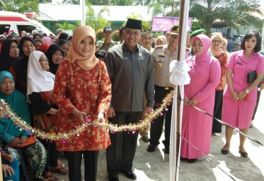 Pembukaan pasar murah oleh ketua dwp pali didampingi sekda pali
