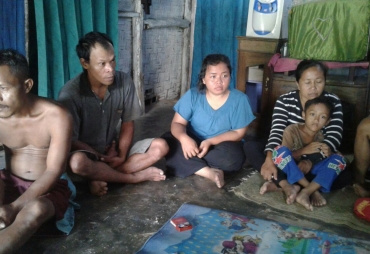 Warga Kampung Ujung Batu