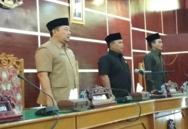 Rapat paripurna dengan agenda mendengarkan pandangan fraksi atas nota keuangan APBD-P 2017