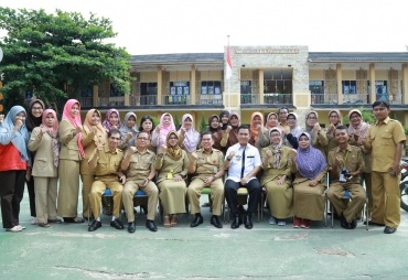 Usai Meninjau UNBK Pjs Wali Kota Foto Bersama