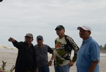 Wagub Nova Iriansyah Tinjau Jembatan Jetty Penahan Ombak
