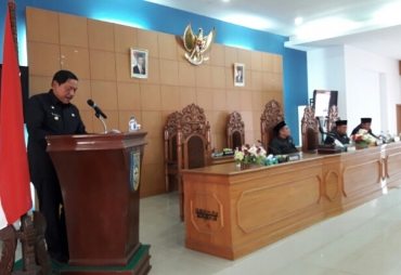 Bupati Bengkulu Utara menyampaikan Jawaban Esekutif 