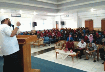 Walikota Bengkulu Helmi Hasan saat mengisi seminar di UNIB