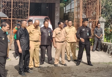 Tampak Bupati dan anggota DPRD Memantau Langsung