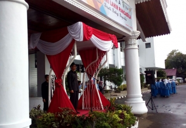 Asisten III Pemerintahan Provinsi Bengkulu Gotri Suyanto bertindak menjadi Inspektur Upacara