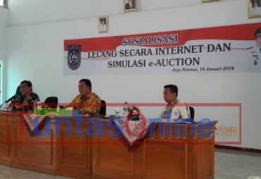 Kepala BPKAD BU Kisro Zanito didampingi Sekda Haryadi 